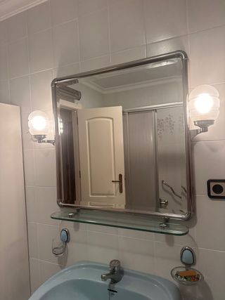 Espejo de baño con luz y estante
