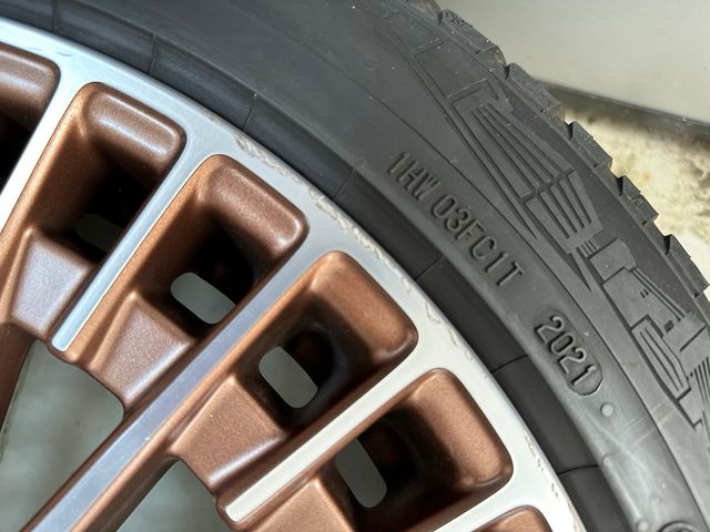 cerchi in lega da 20 AMG oro rosa compreso pneum.