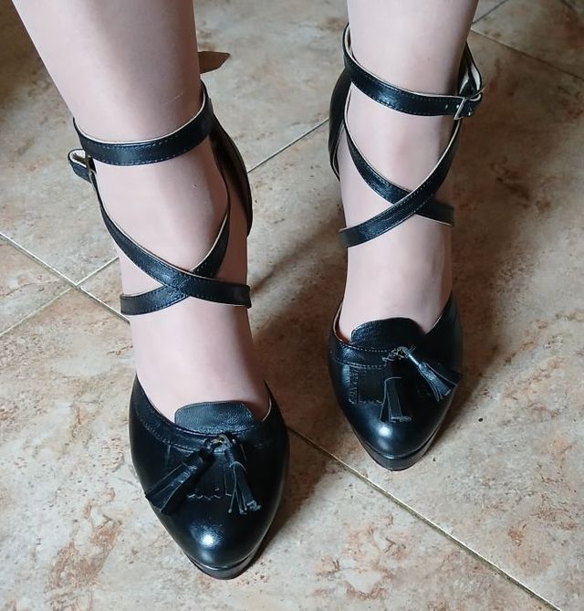Zapatos tacón negros con borlas