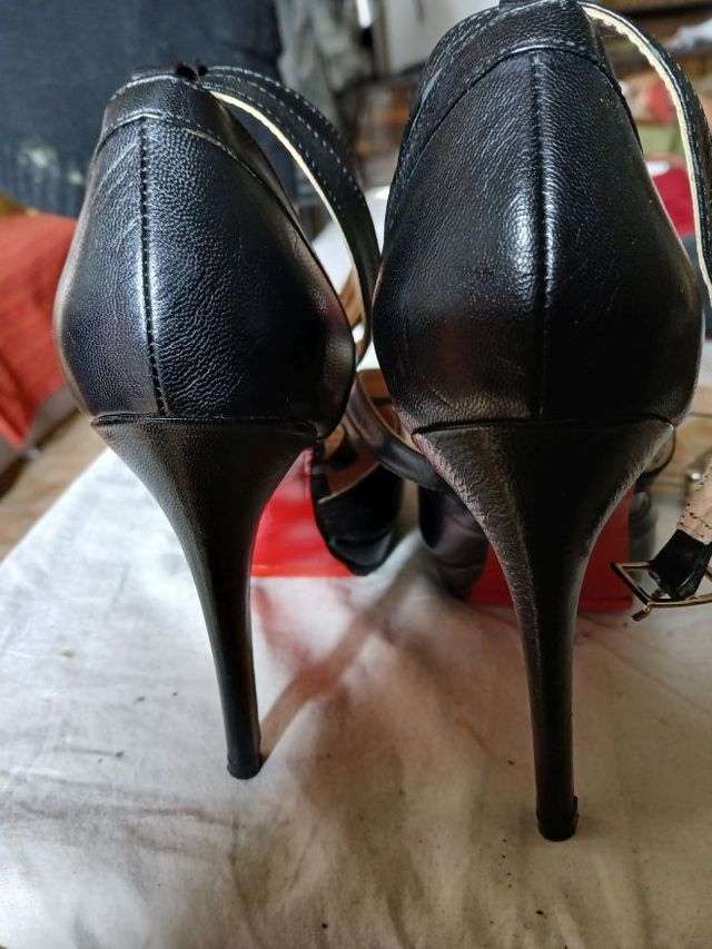 Zapatos tacón negros con borlas