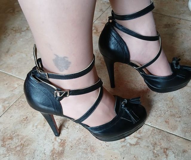 Zapatos tacón negros con borlas