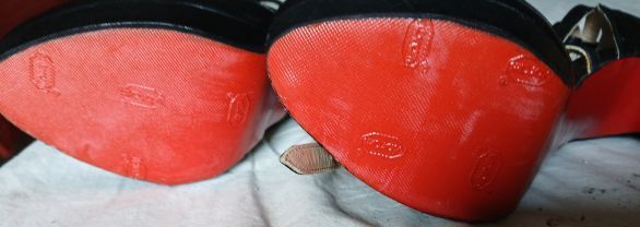 Zapatos tacón negros con borlas