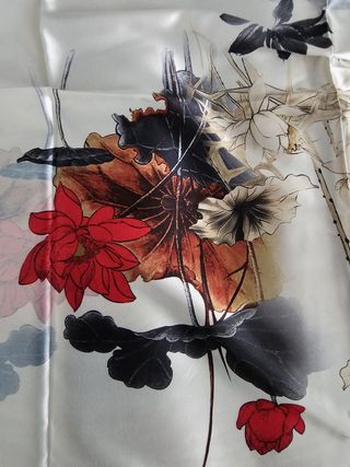 Foulard effetto seta floreale