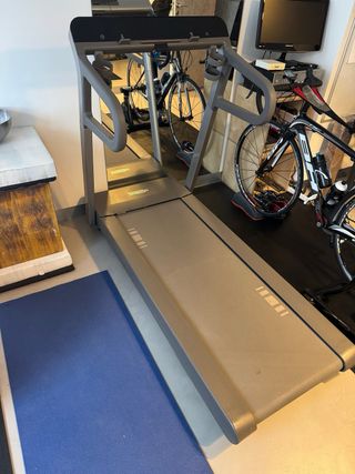 Cinta d correr Technogym My run con motor averiado