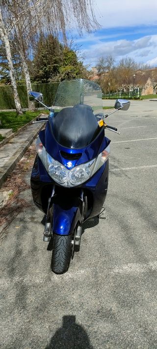 Moto Suzuki Burgman 250