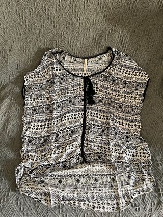 Blusa blanca y negra