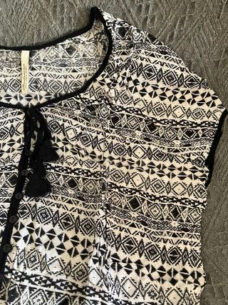 Blusa blanca y negra