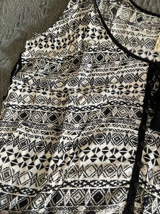 Blusa blanca y negra