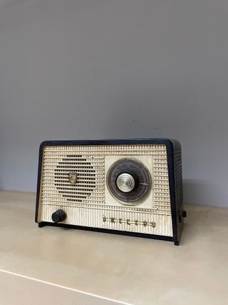 Antigua Radio Philips B1E 82U