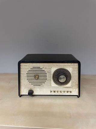 Antigua Radio Philips B1E 82U