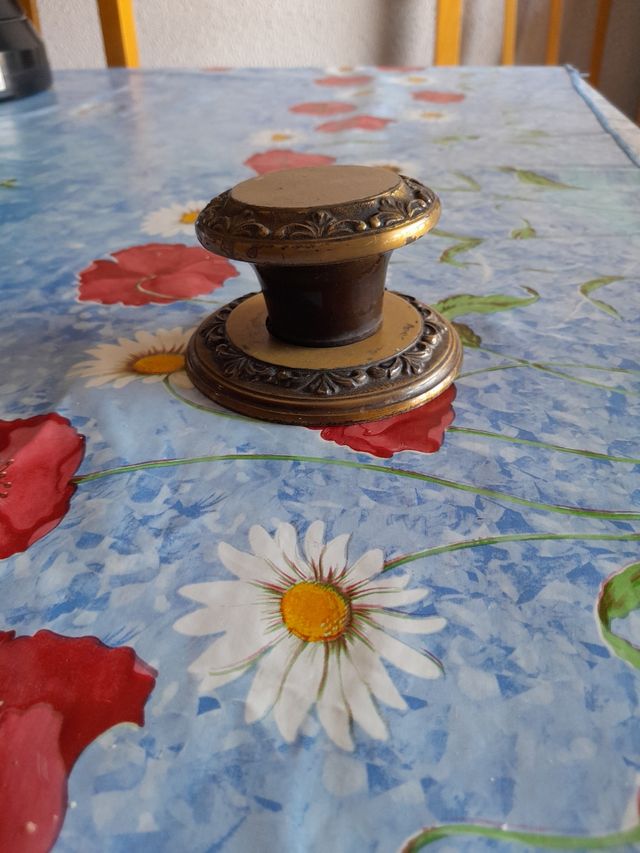 Tirador de puerta bronce