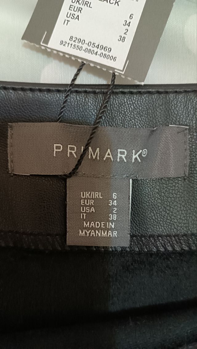 Falda de cuero sin estrenar, T-34, Primark