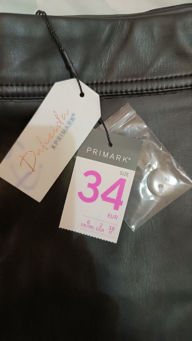 Falda de cuero sin estrenar, T-34, Primark