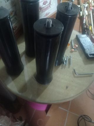 Cuatro patas de somier negras