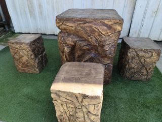 Mesa y bancos tematizado de piedra