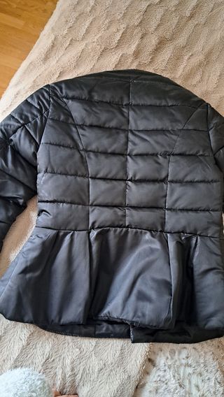 Abrigo negro peplum de Monte Cervino