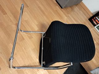 DOS SILLAS NEGRAS MUY CONFORTABLES