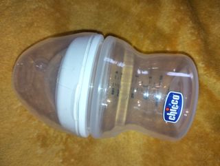 Biberón  marca Chicco
