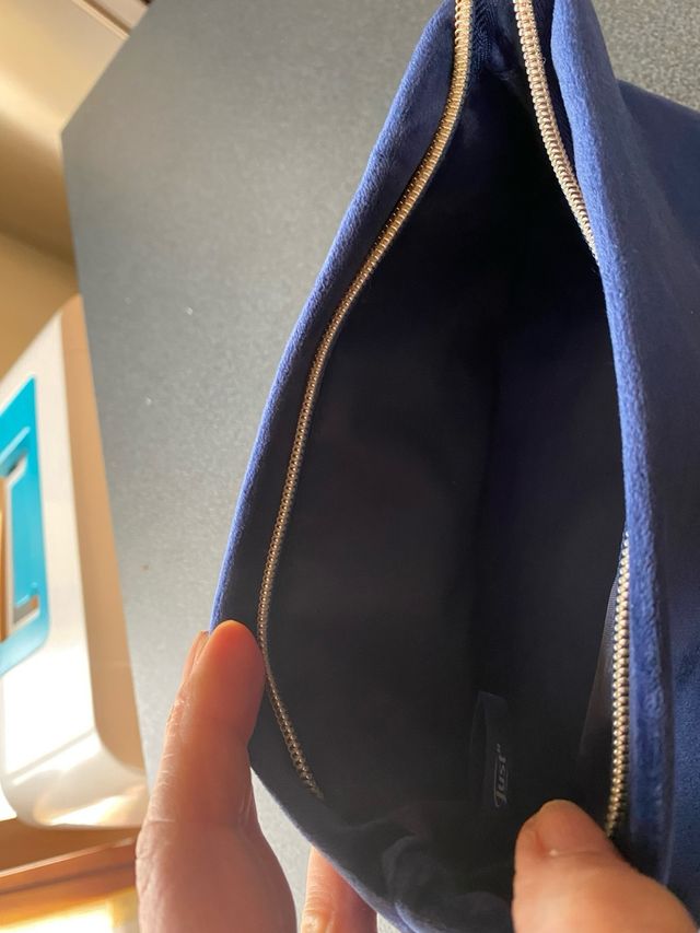 Pochette da viaggio con crema corpo