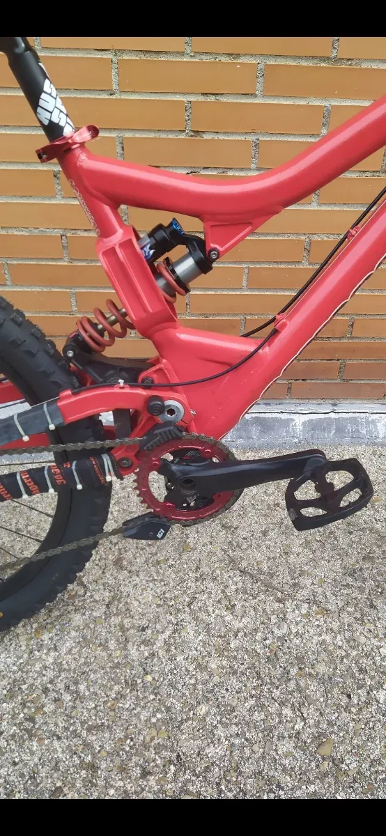 DH COMMENÇAL SUPREME 26".A capricho y bien montada