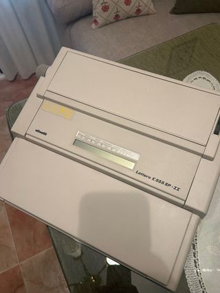 Maquina de escribir olivetti lettera