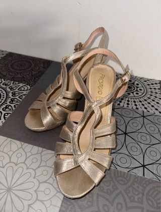 Tacones Dorados