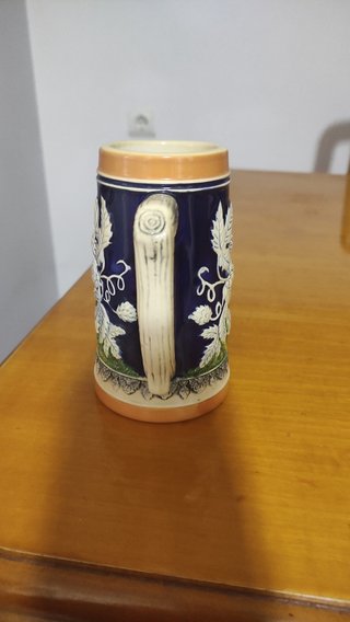 Jarras de cerveza alemana retro
