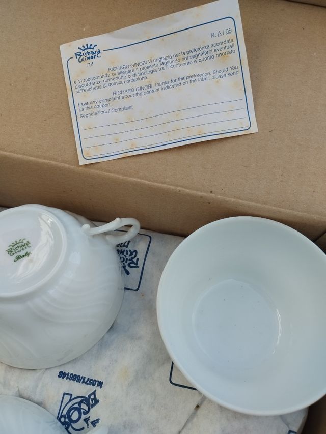 Servizio di 12 tazze da tè Richard Ginori.