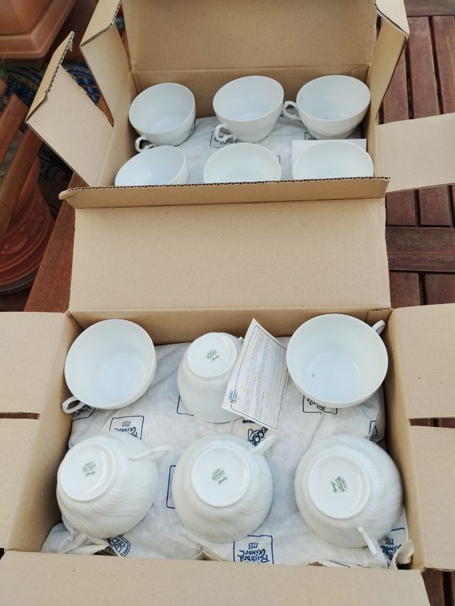 Servizio di 12 tazze da tè Richard Ginori.