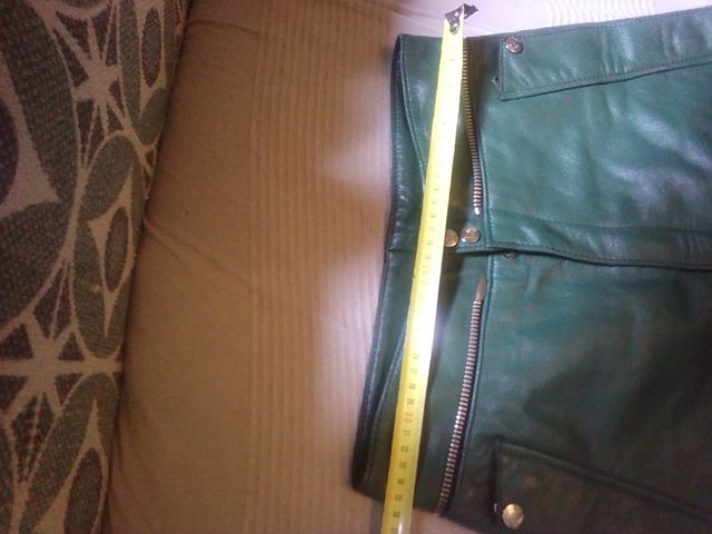 Pantaloni in pelle tipo motociclista