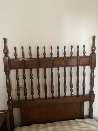 Cama y mesita de noche