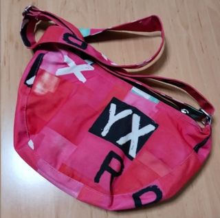 Bolso con bolsillo exterior.