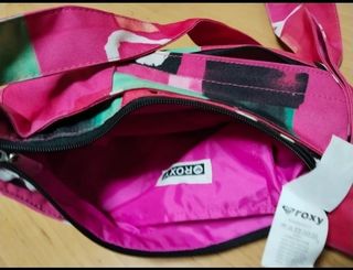 Bolso con bolsillo exterior.