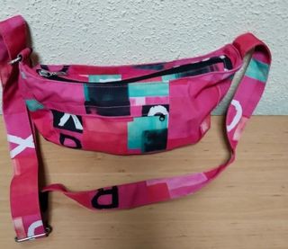 Bolso con bolsillo exterior.