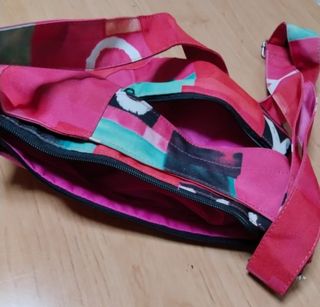 Bolso con bolsillo exterior.