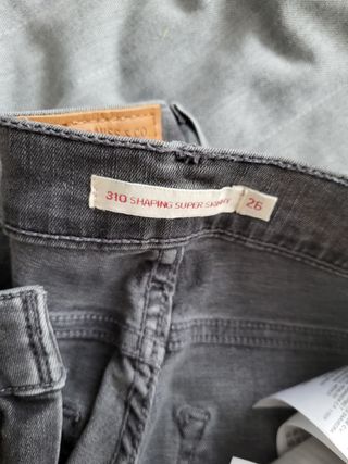 Pantalón LEVIS gris T.26