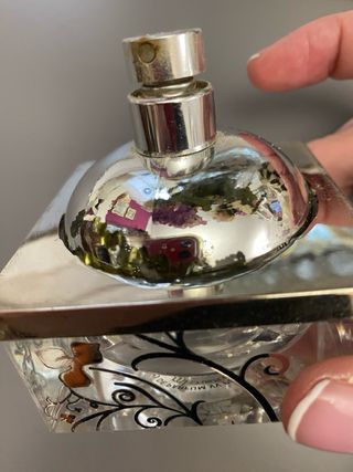 Bottiglie di profumo vuote