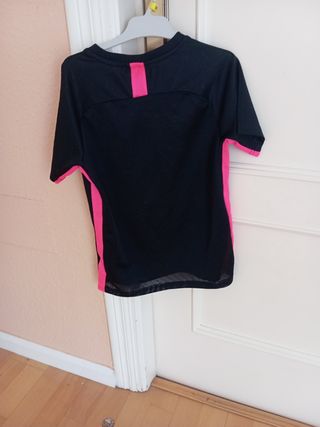 Camiseta Nike rosa y negra niño/a