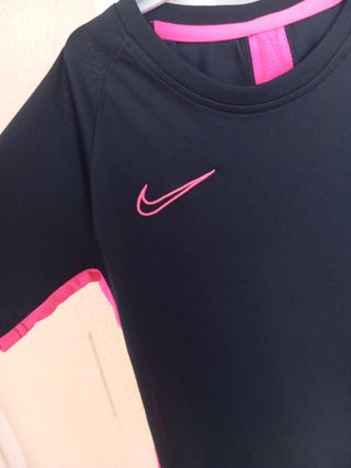 Camiseta Nike rosa y negra niño/a