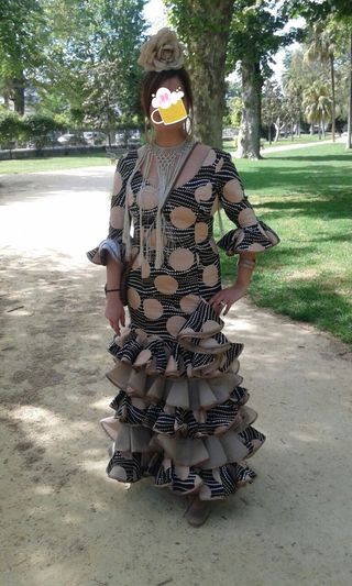 Flamenca traje precioso