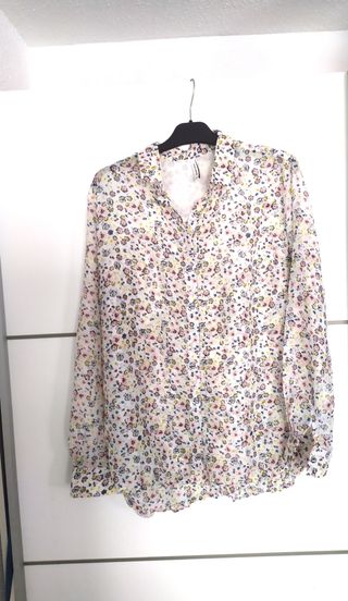 Blusa floral de Stradivarius