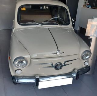 SEAT 600