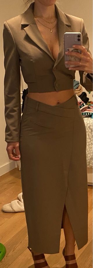 Traje chaqueta falda y torera