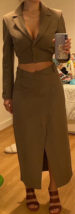 Traje chaqueta falda y torera