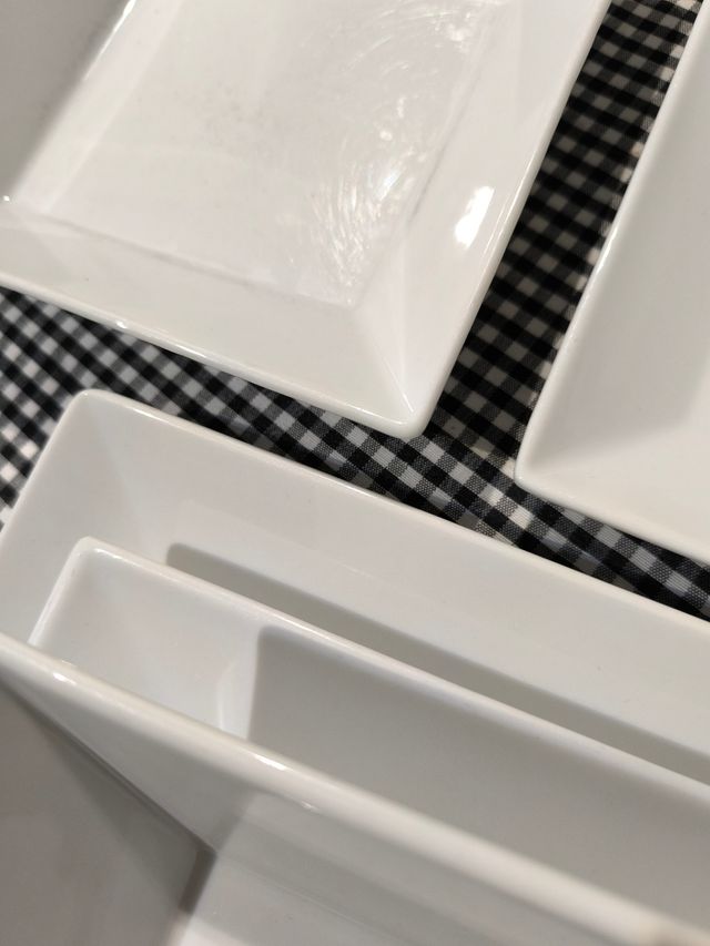 Vajilla cudrada ,46 piezas