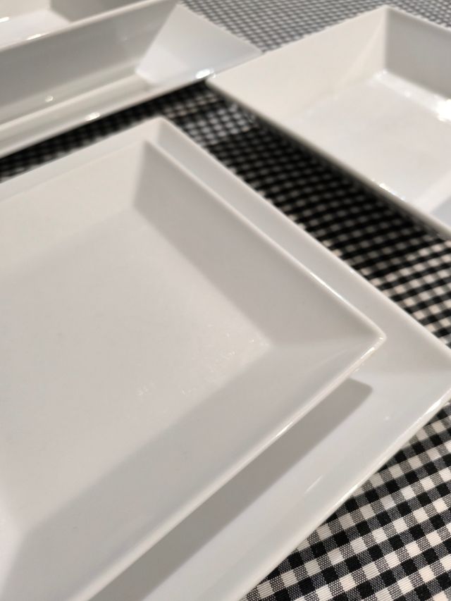 Vajilla cudrada ,46 piezas