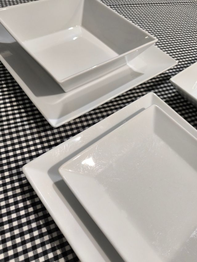 Vajilla cudrada ,46 piezas