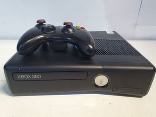 Consola xbox 360 250GB con Mando y cable
