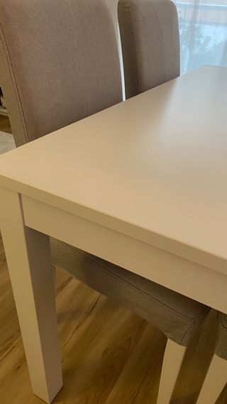 Mesa extensible de comedor y sillas