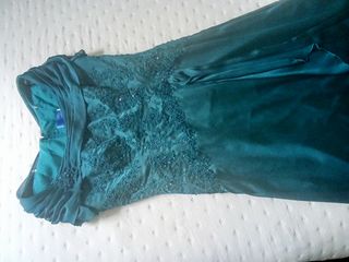 Vestido de fiesta y tocado